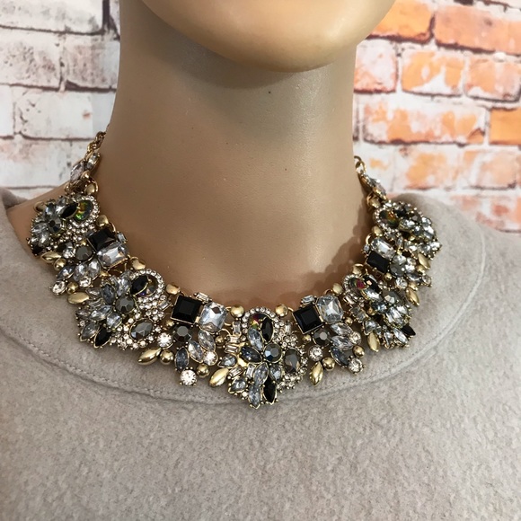 New Jeweled Statement Bib Necklace - Picture 2 of 5